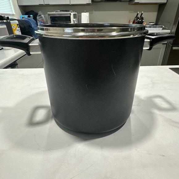 T-fal pots and pan - Picture 1 of 13